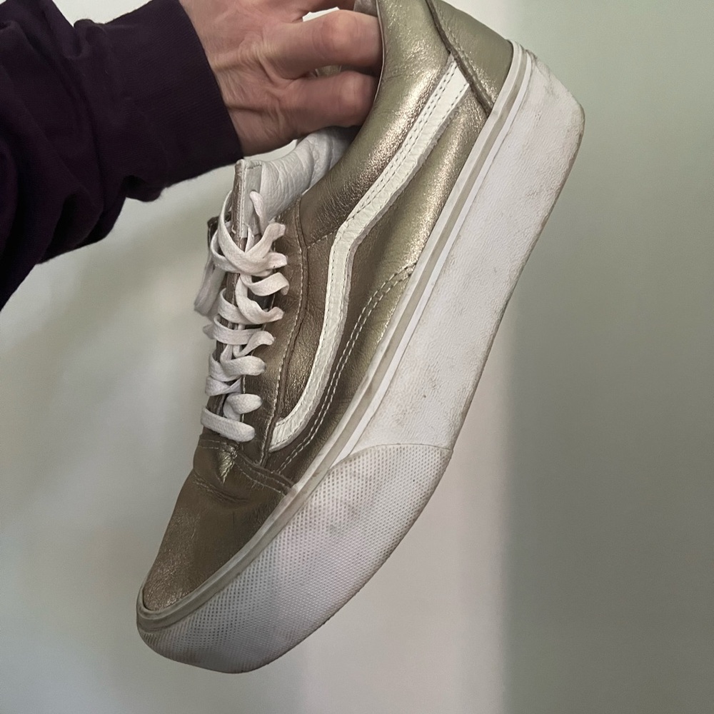 Iconic vans in gold tone